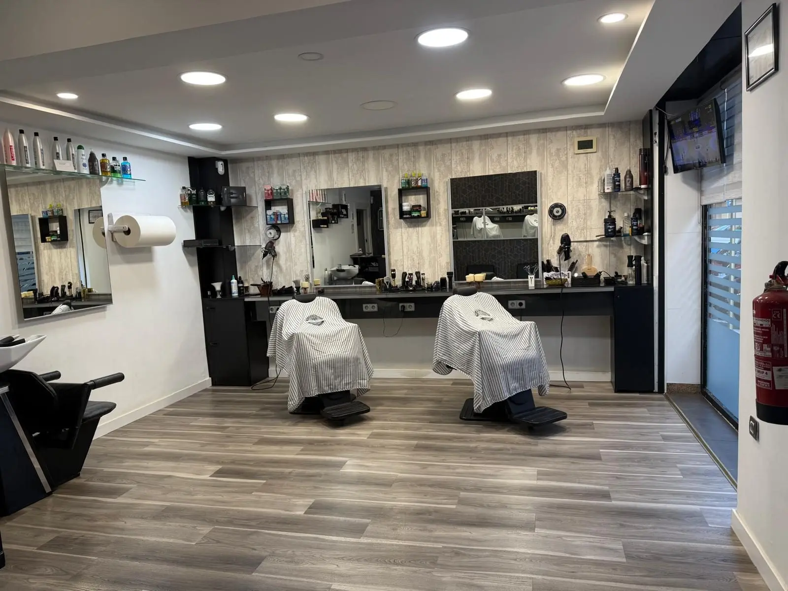 Interior de nuestra barbería en Cambrils
